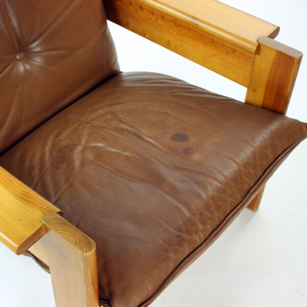 paire De fauteuils En cuir Et Bois, Tchécoslovaquie Années 1970