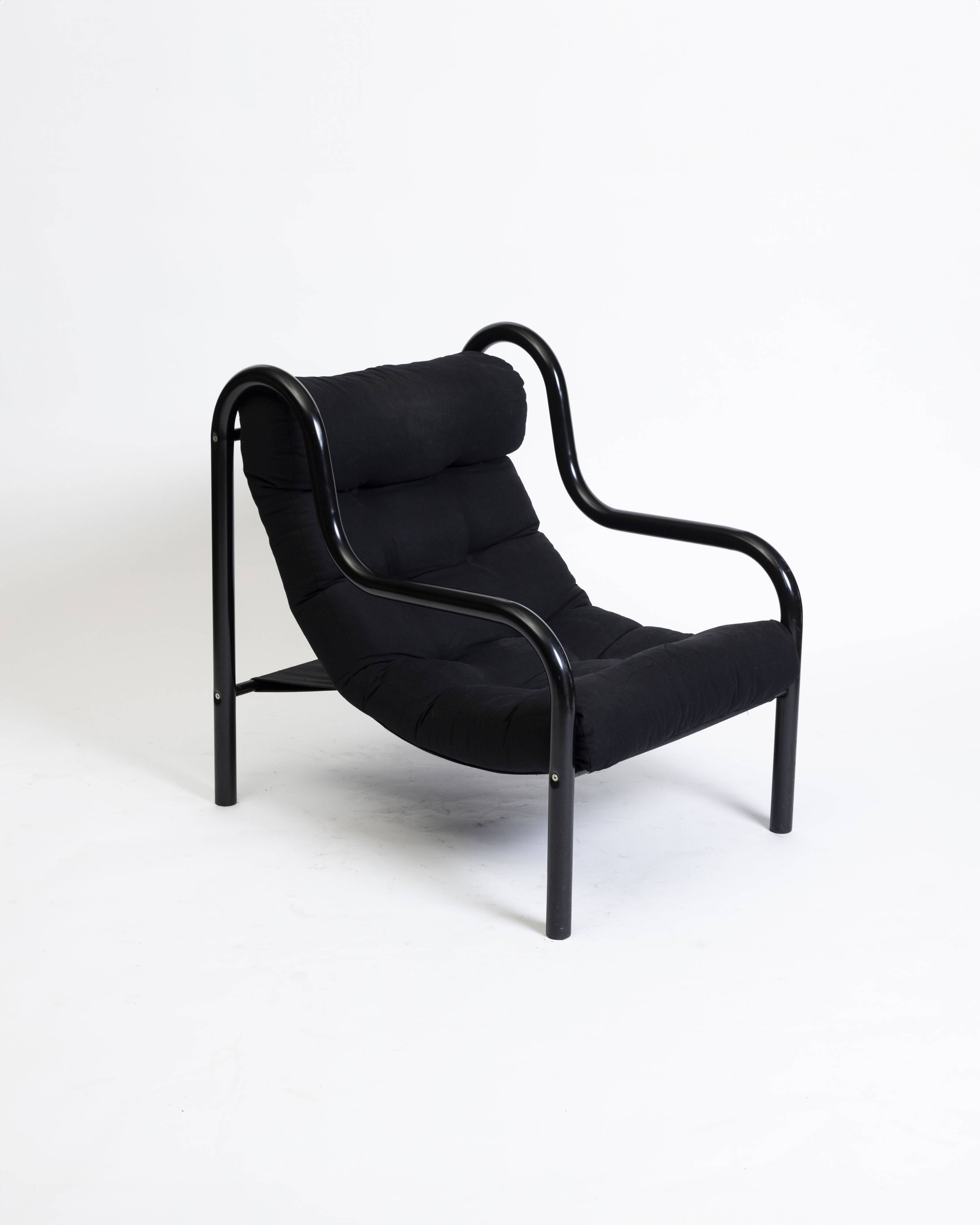 Sling chair made of steel pipe and black canvas