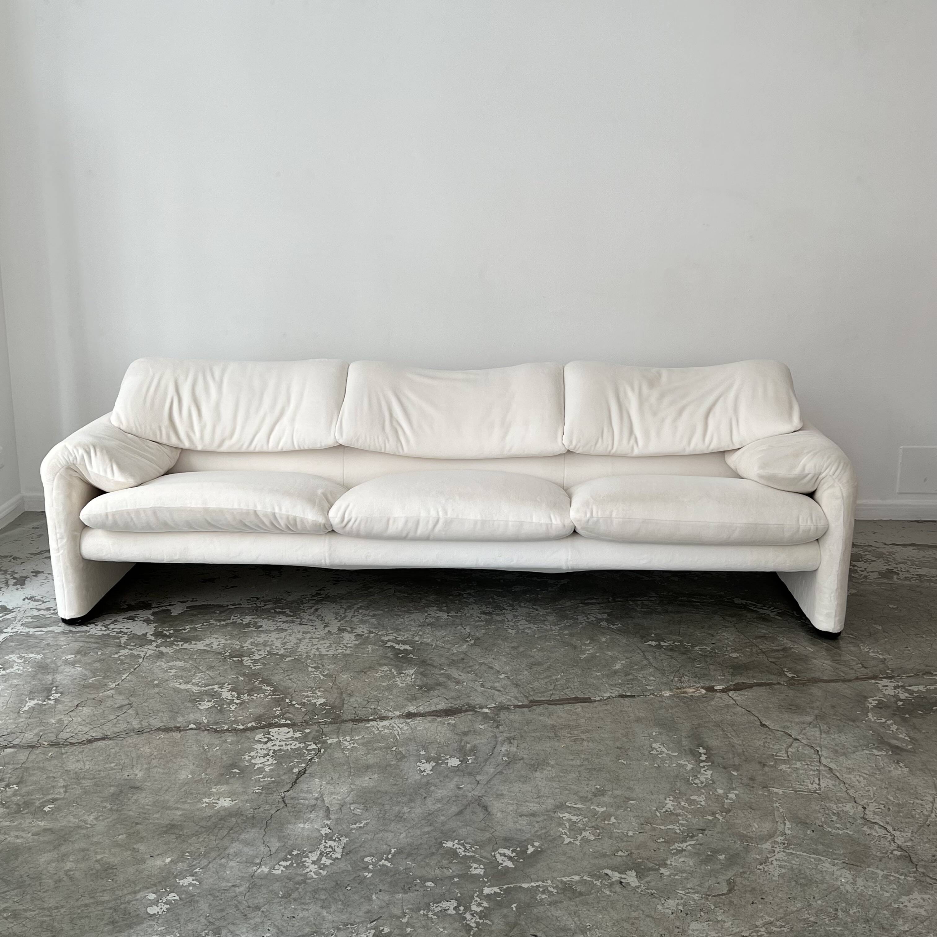 Maralunga 3-seater sofa by Vico Magistretti for Cassina Italy 1973