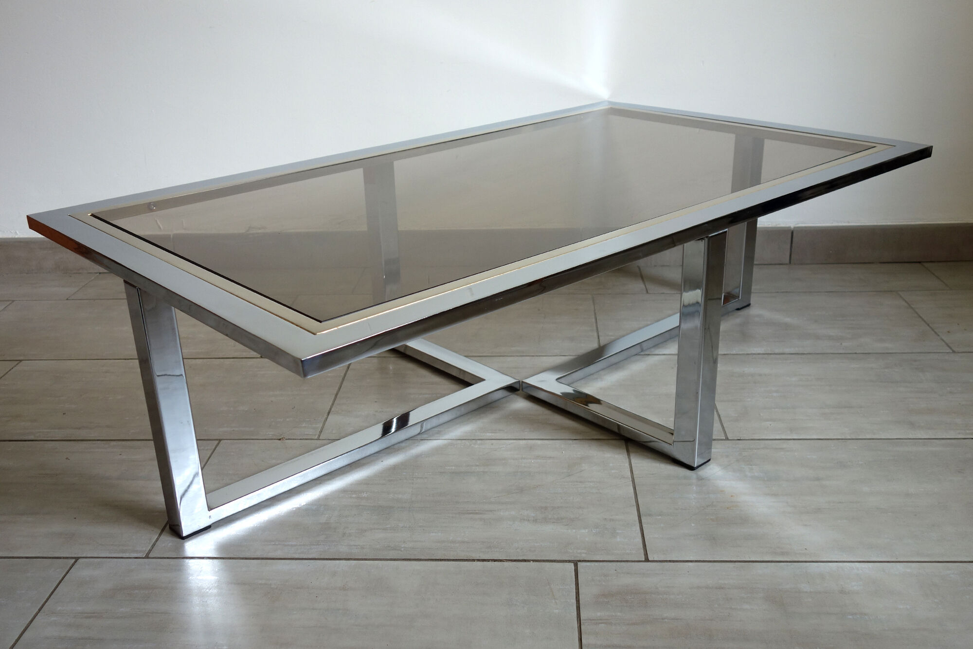 Table basse verre fumé métal chromé laiton 1970