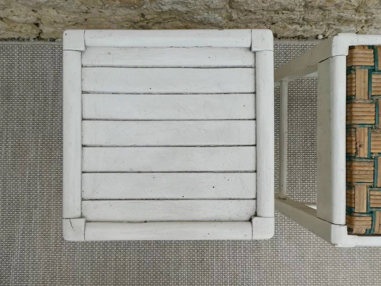 Paire de tabourets en bois, patine blanche, vers 1950