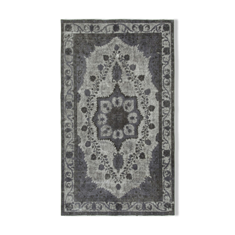 Hand-knotted carved anatolian 1970s 161 cm x 273 cm grey carpet