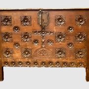 Antique Renaissance style chest in carved oak, 18th century