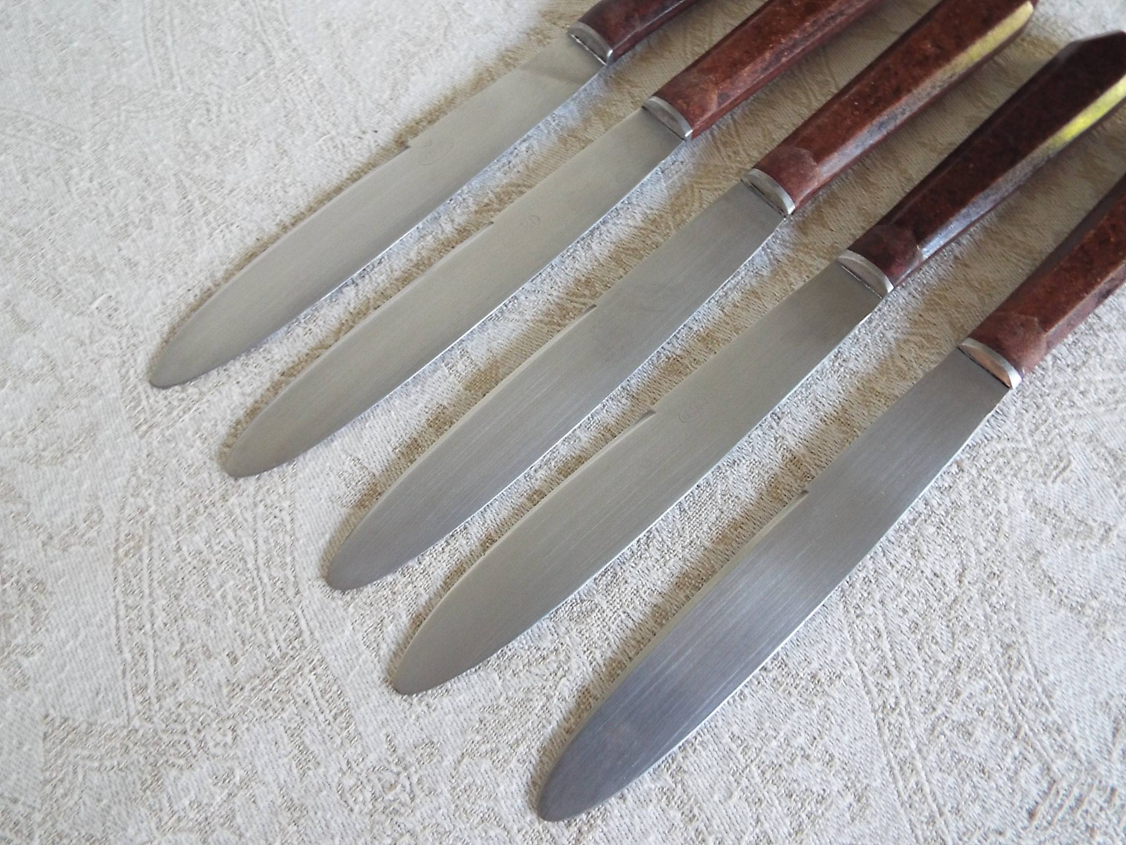 10 1940s bakelite knives