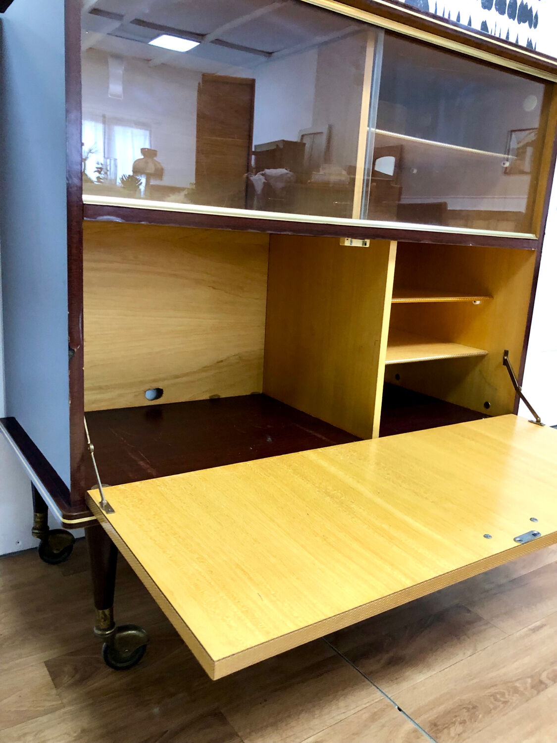 Showcase bar cabinet