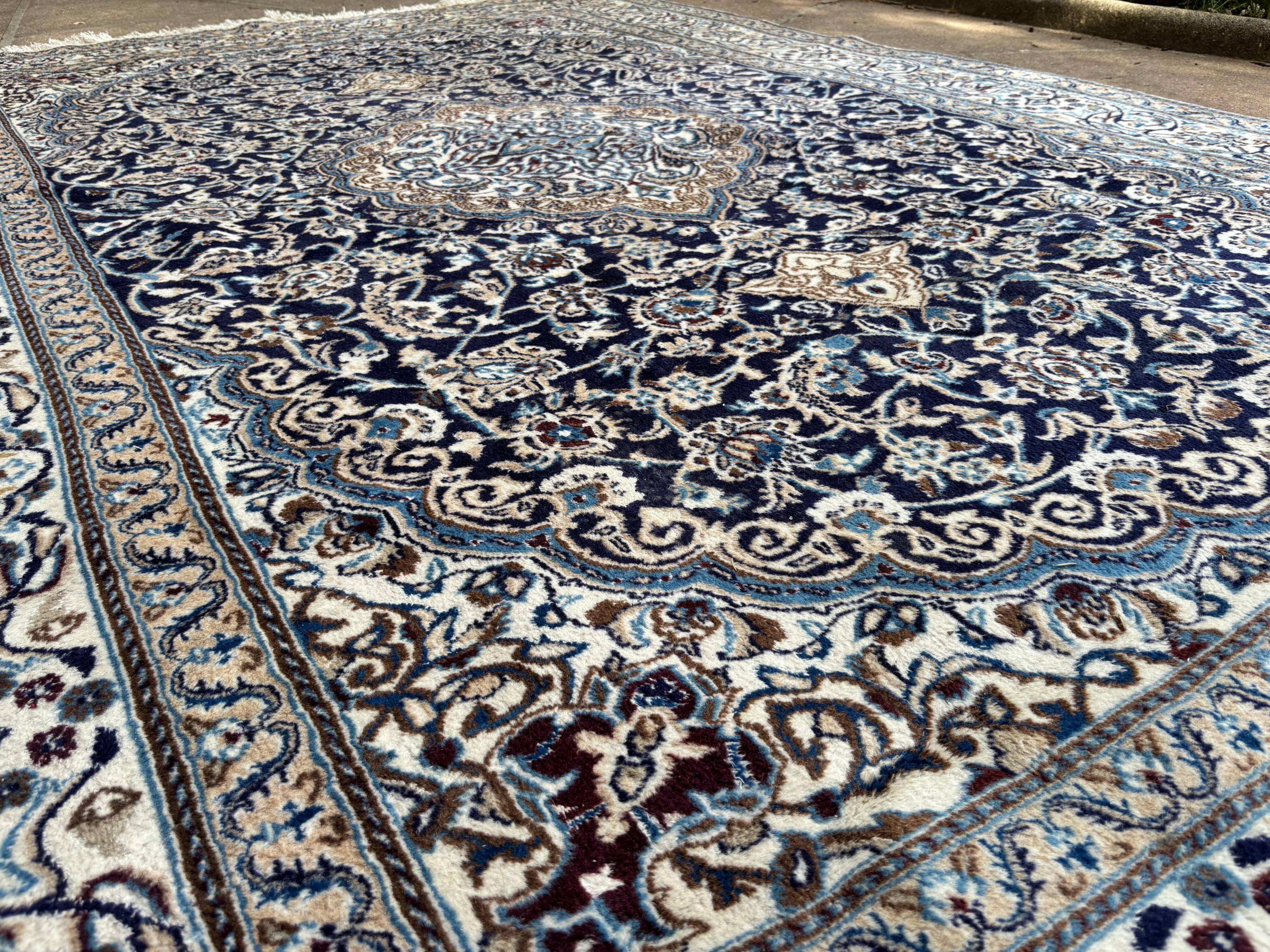 Grand tapis Nain bleu tufté main