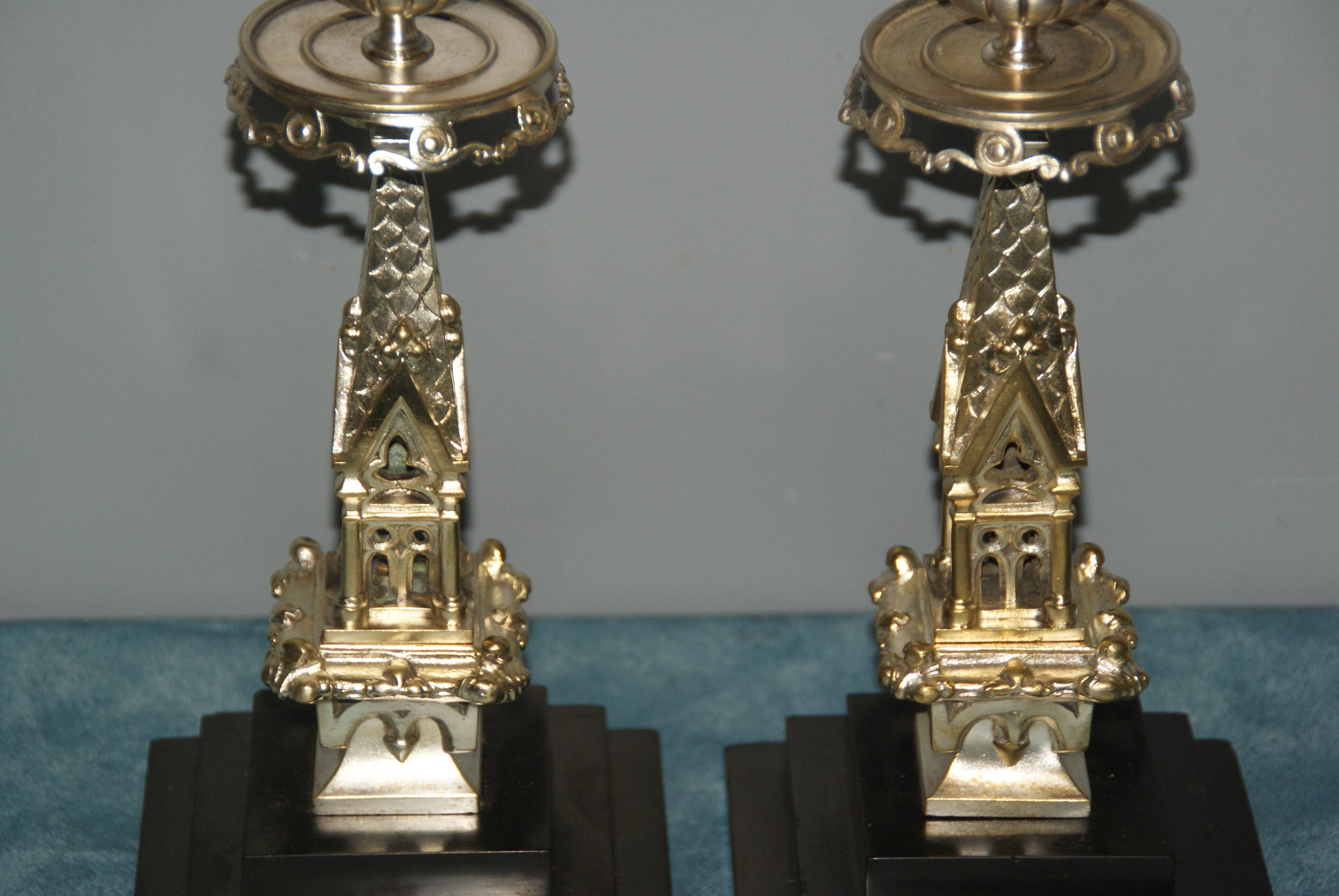 Rare paire de chandeliers en bronze XIX siècle