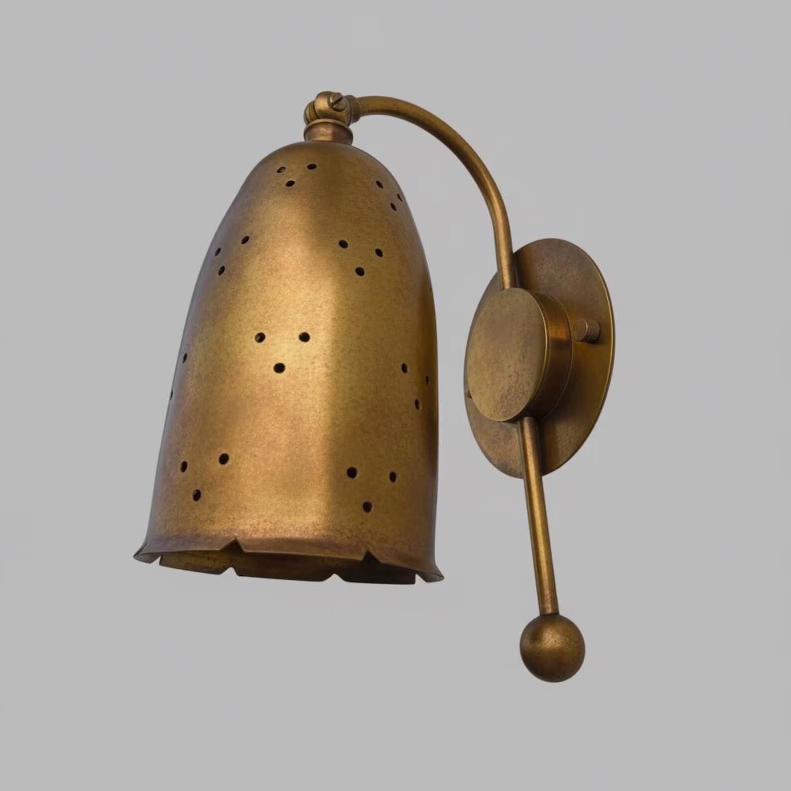 Applique artisanale vintage en laiton perforé de style scandinave