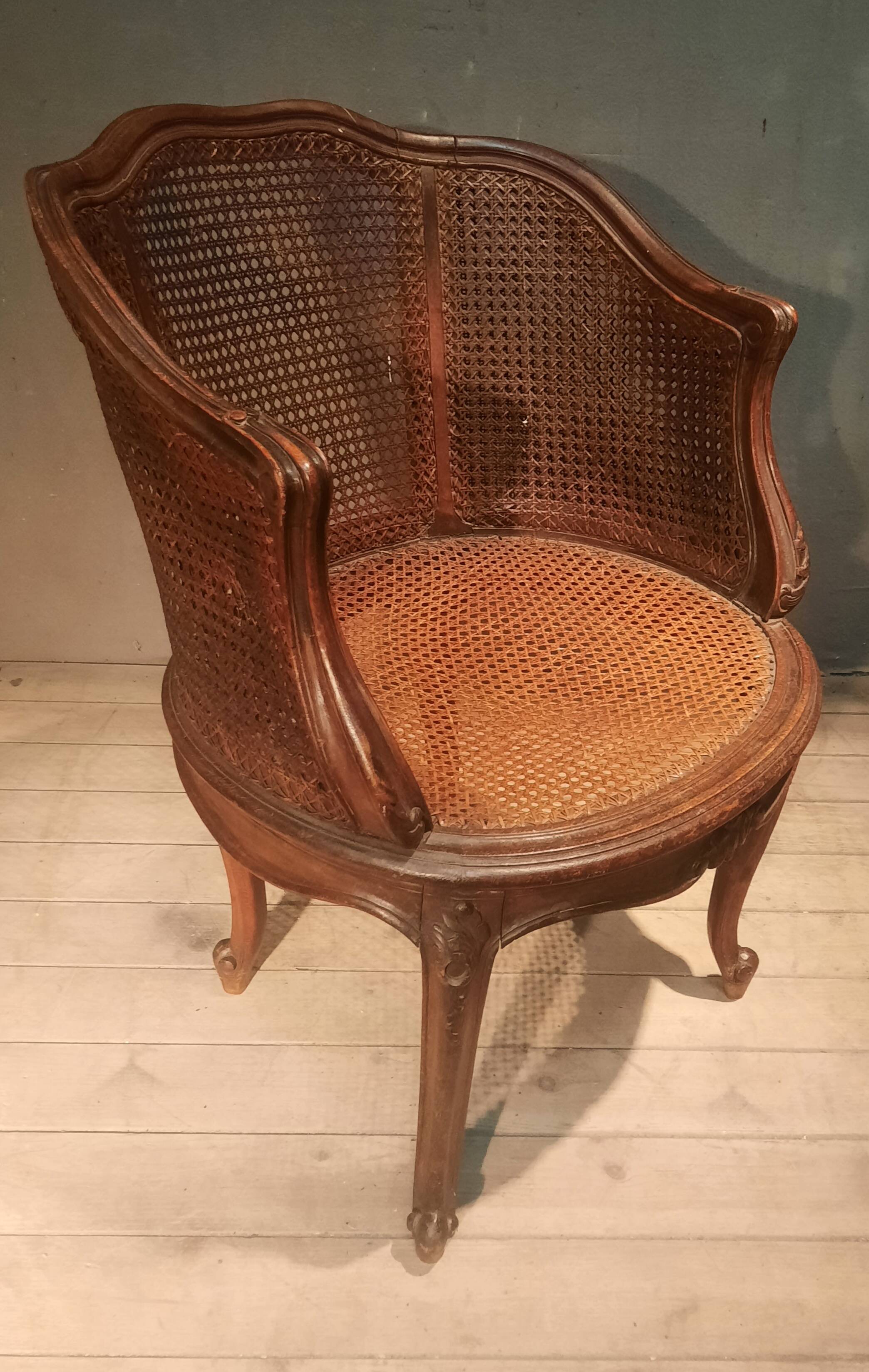 Fauteuil de burreau canné style Louis XV