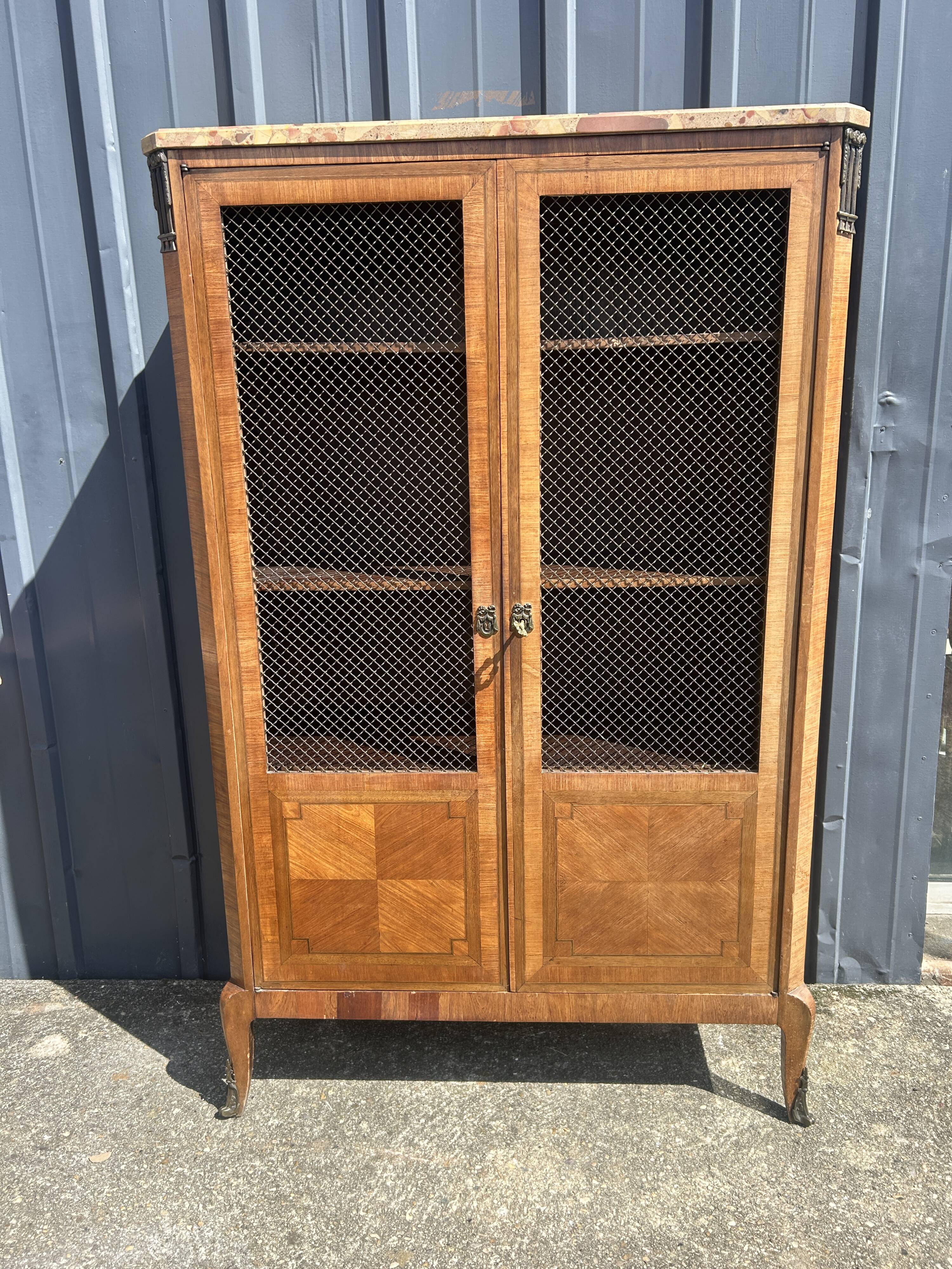 Vitrine de Style Directoire marquetée deux portes