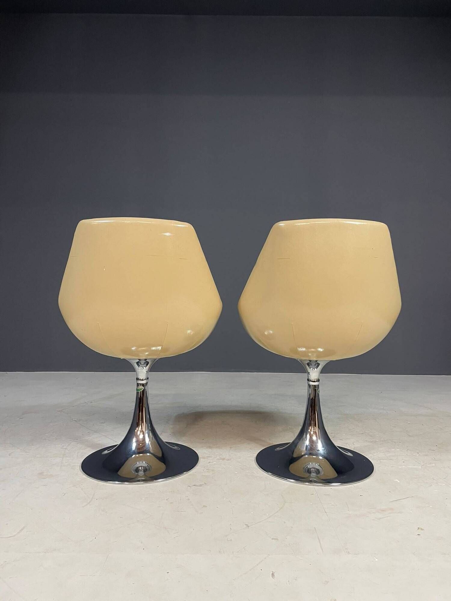 Pair of beige swivel chairs with chrome pedestal bases, France, 1970s, 82 × 55 × 45 cm