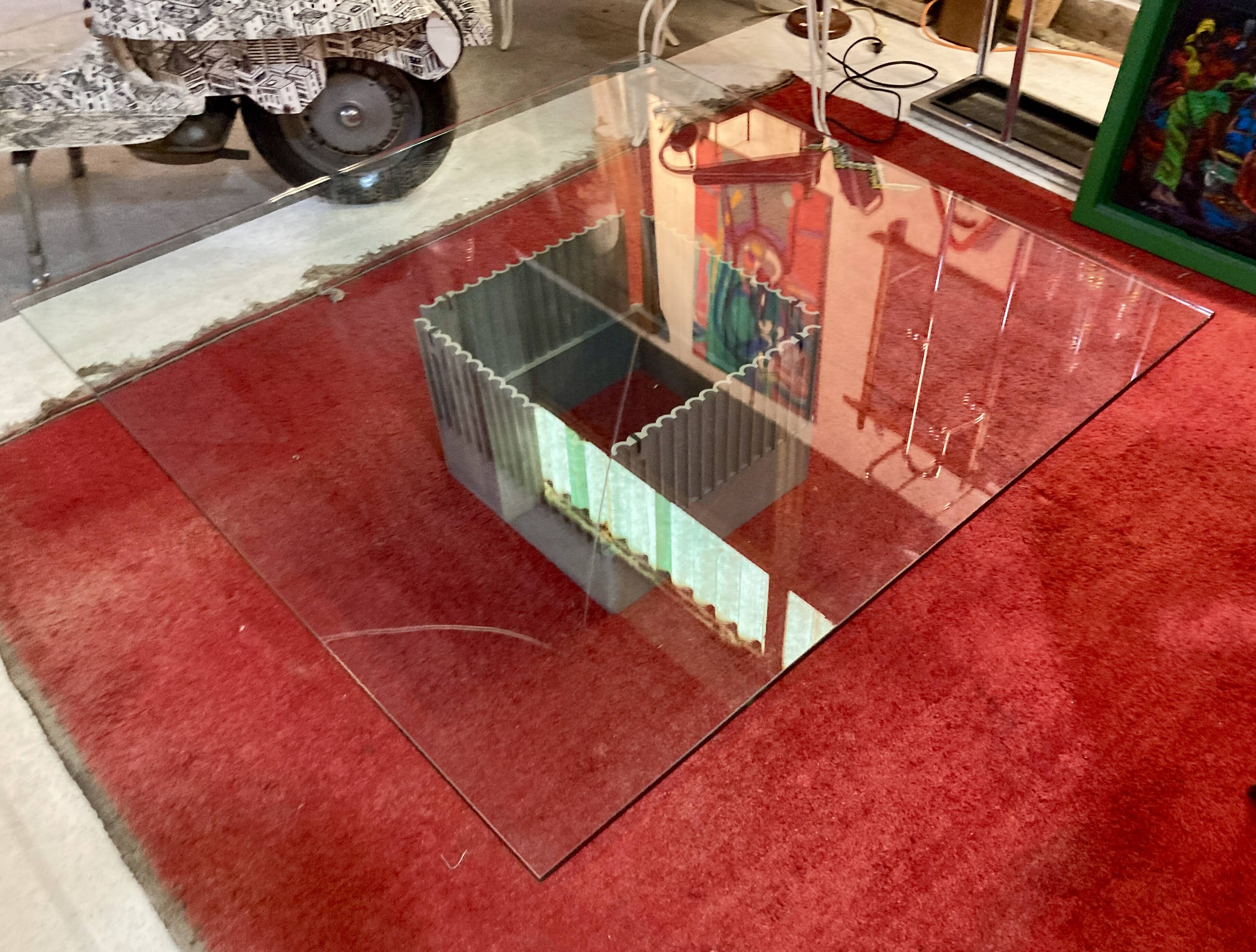 Designer coffee table in metal and glass top (120x120cm)