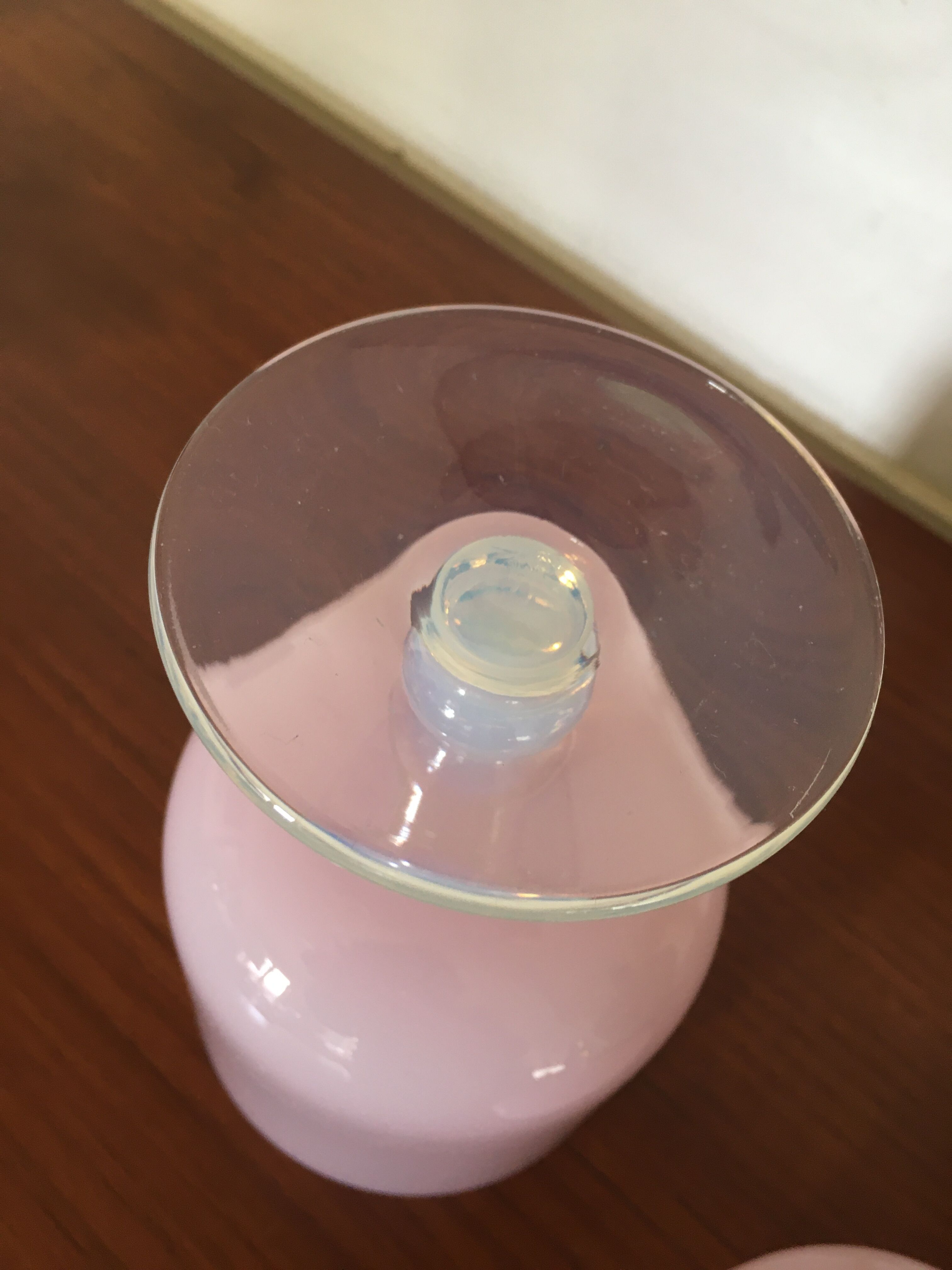Pink opaline stand candy