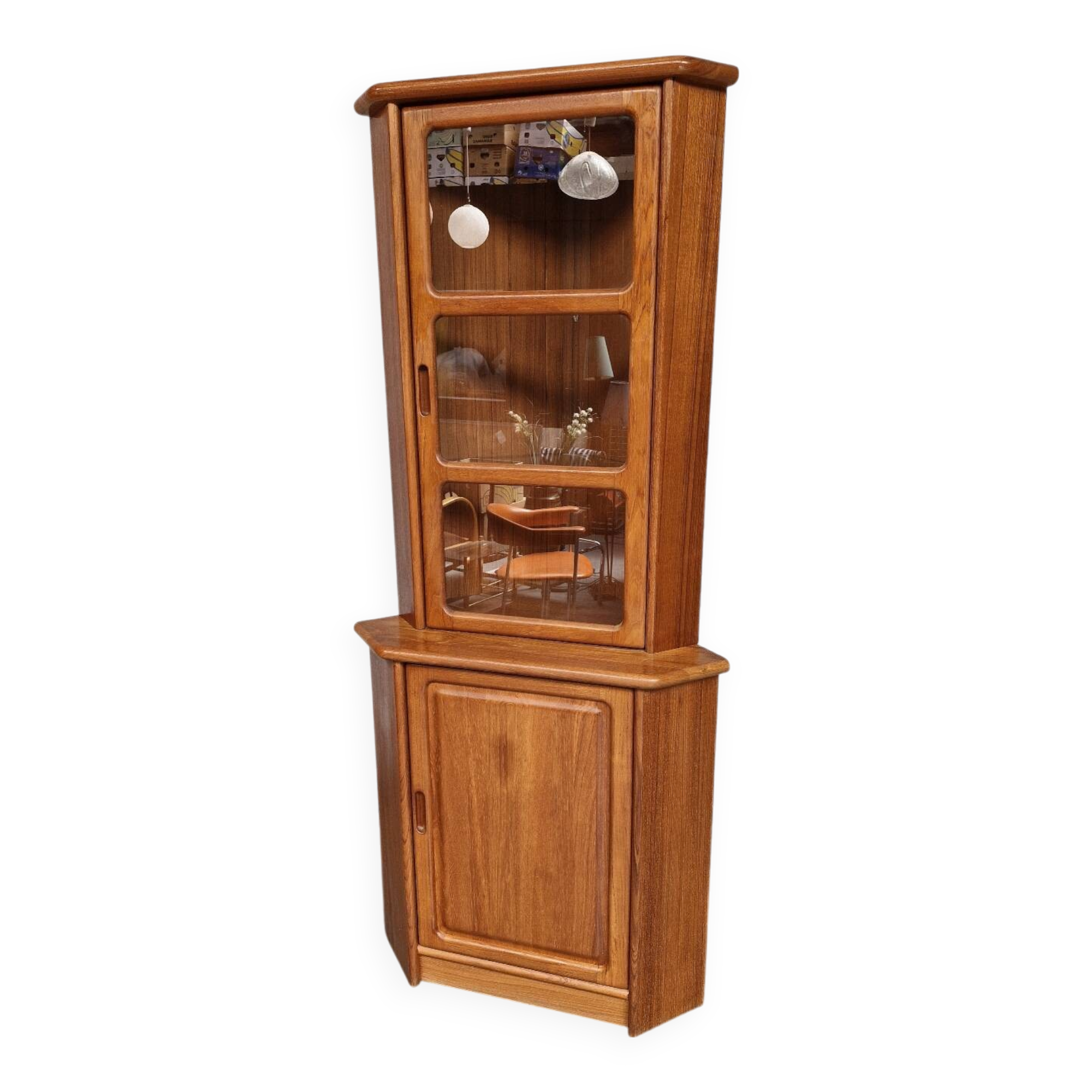 Dyrlund corner cabinet