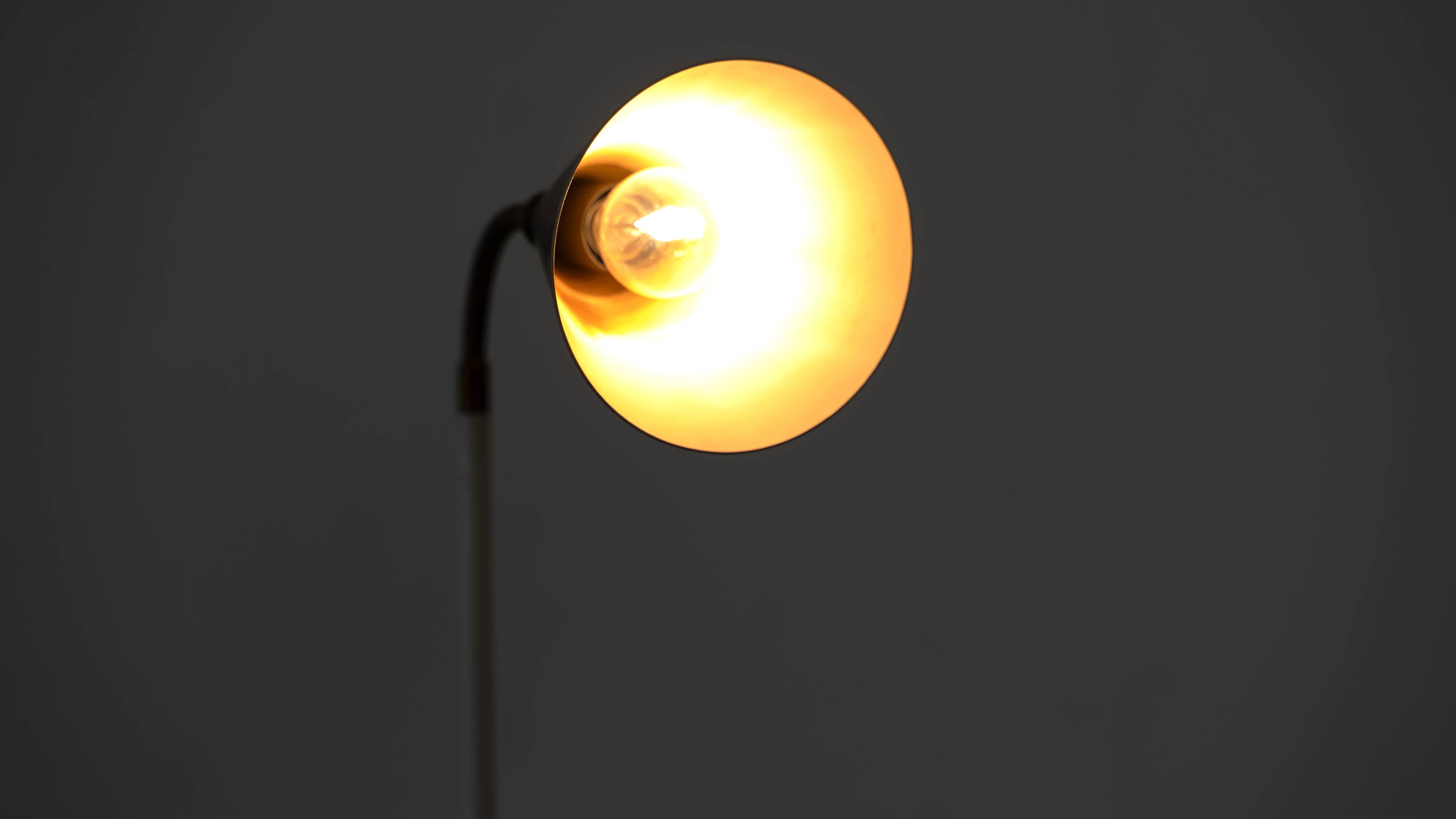 Lampe sur pied italienne avec base en marbre par Stillux