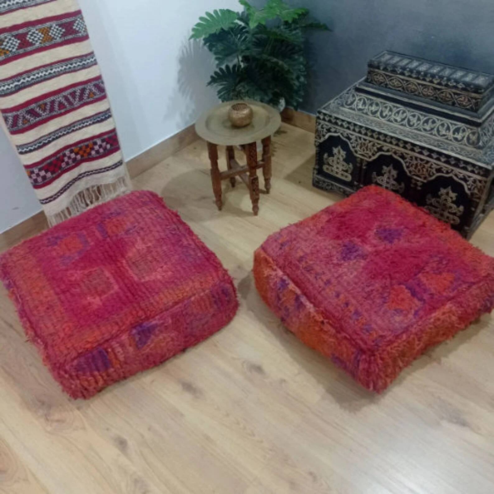 Handmade Berber pouf in wool 60 X 60 X 20 CM