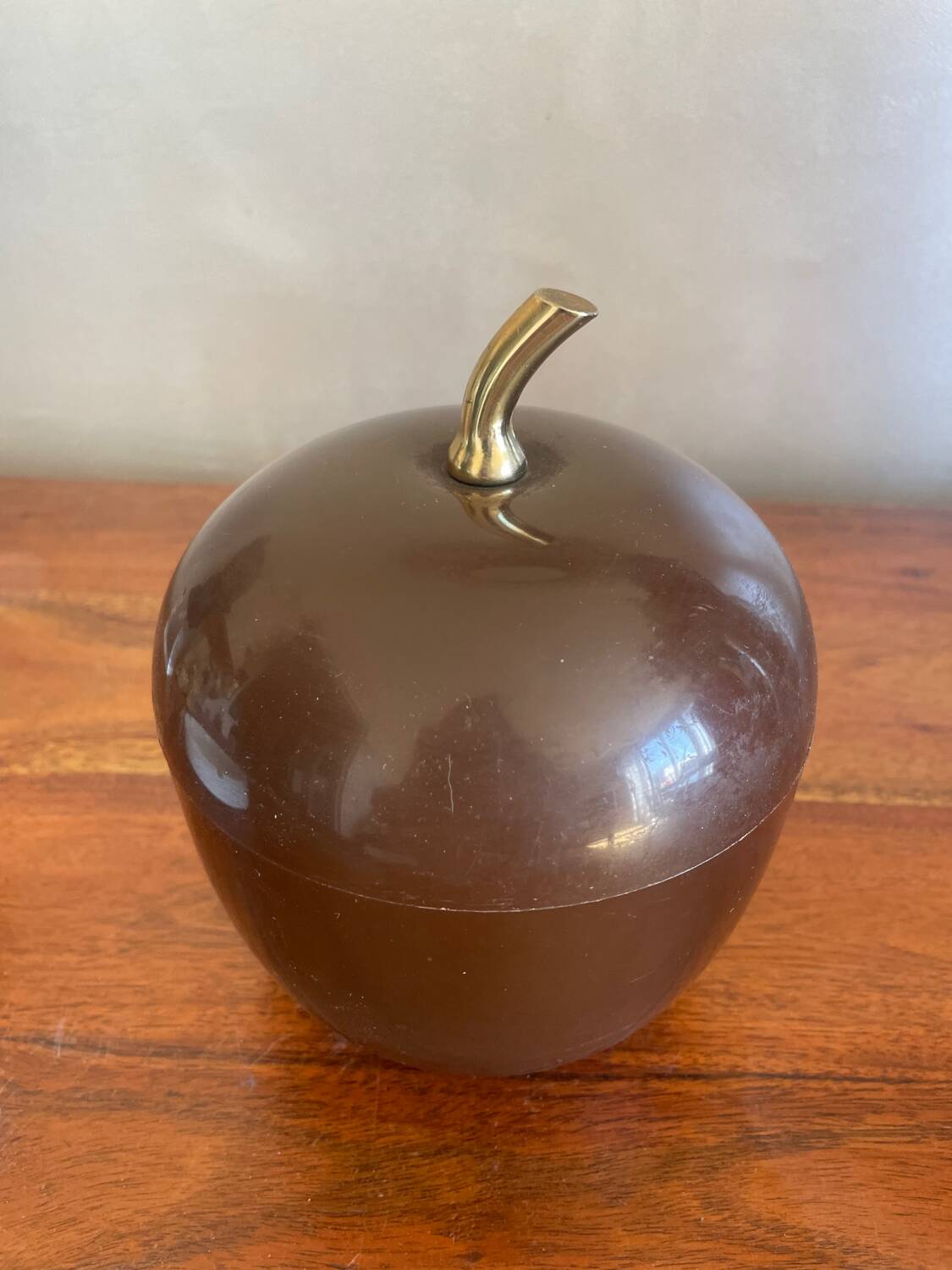 Brown apple ice bucket