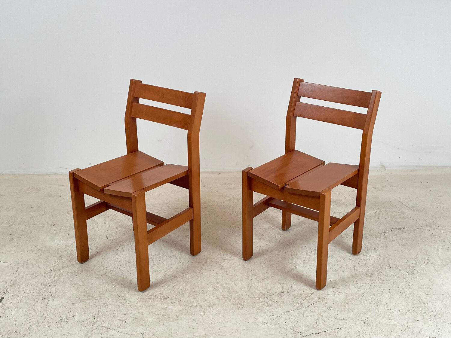 2 Regain chairs for the 1970s arcs.