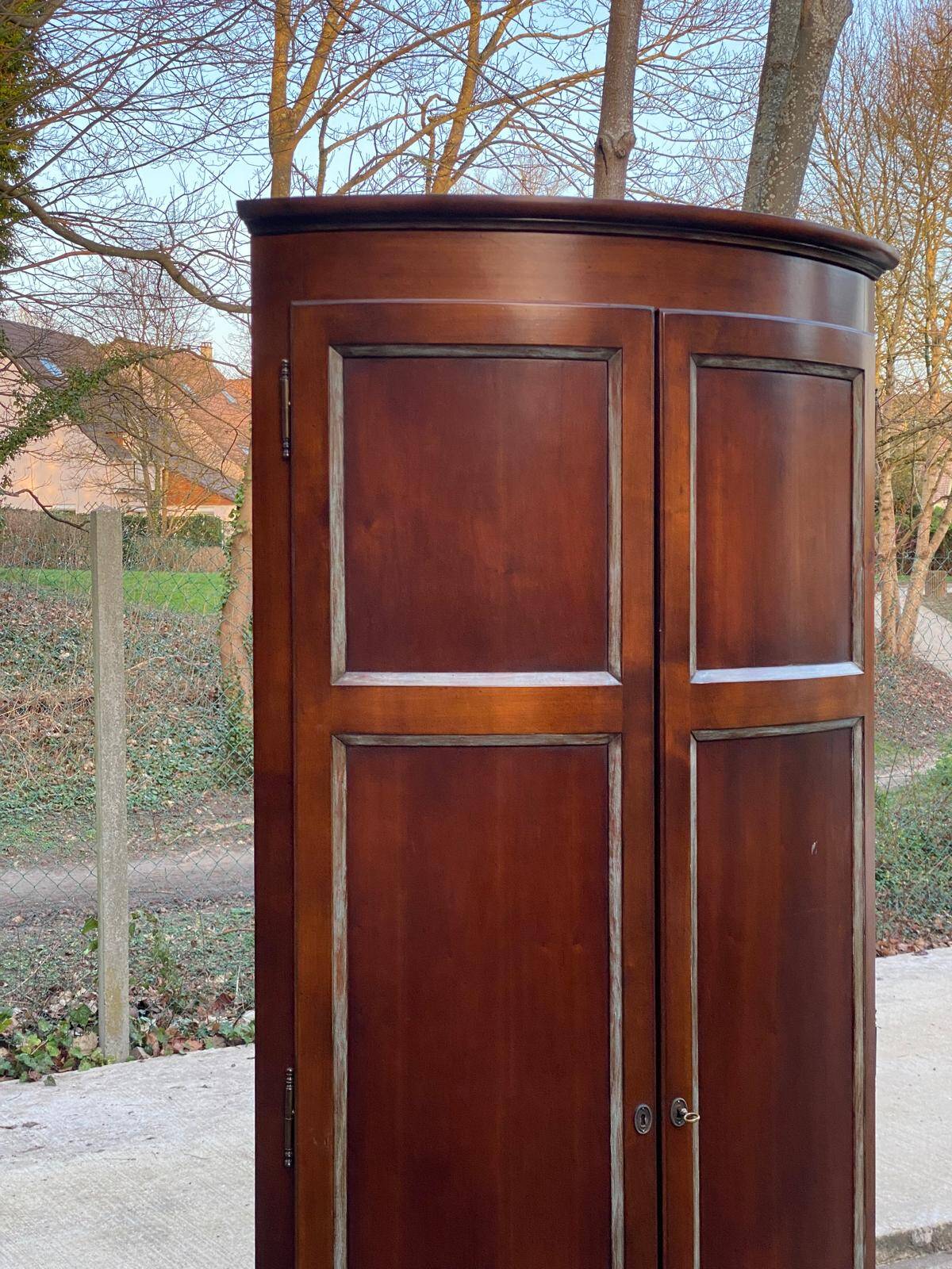 19th-century quarter-round oak solid wood corner library