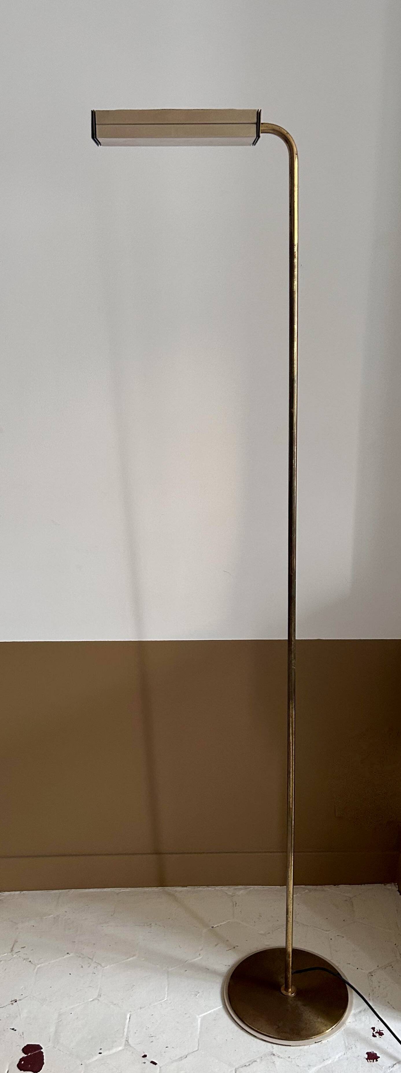 Lampadaire vintage, laiton massif et métal laqué crème, Italie 1970