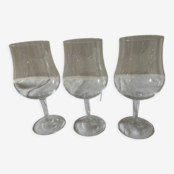 3 verres à vin