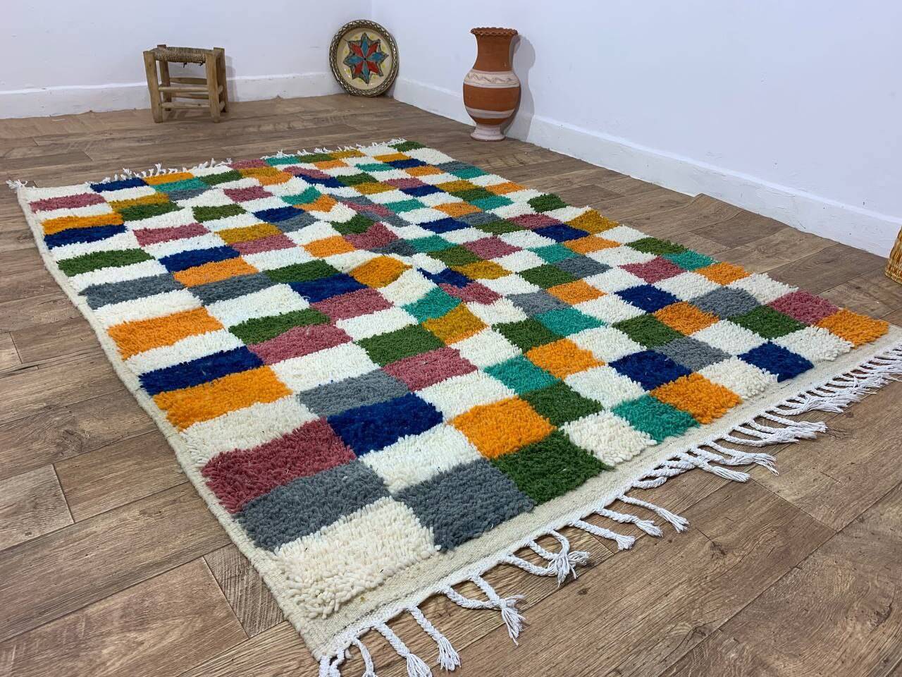 Handcrafted moroccan berber rug 213 x 160 cm