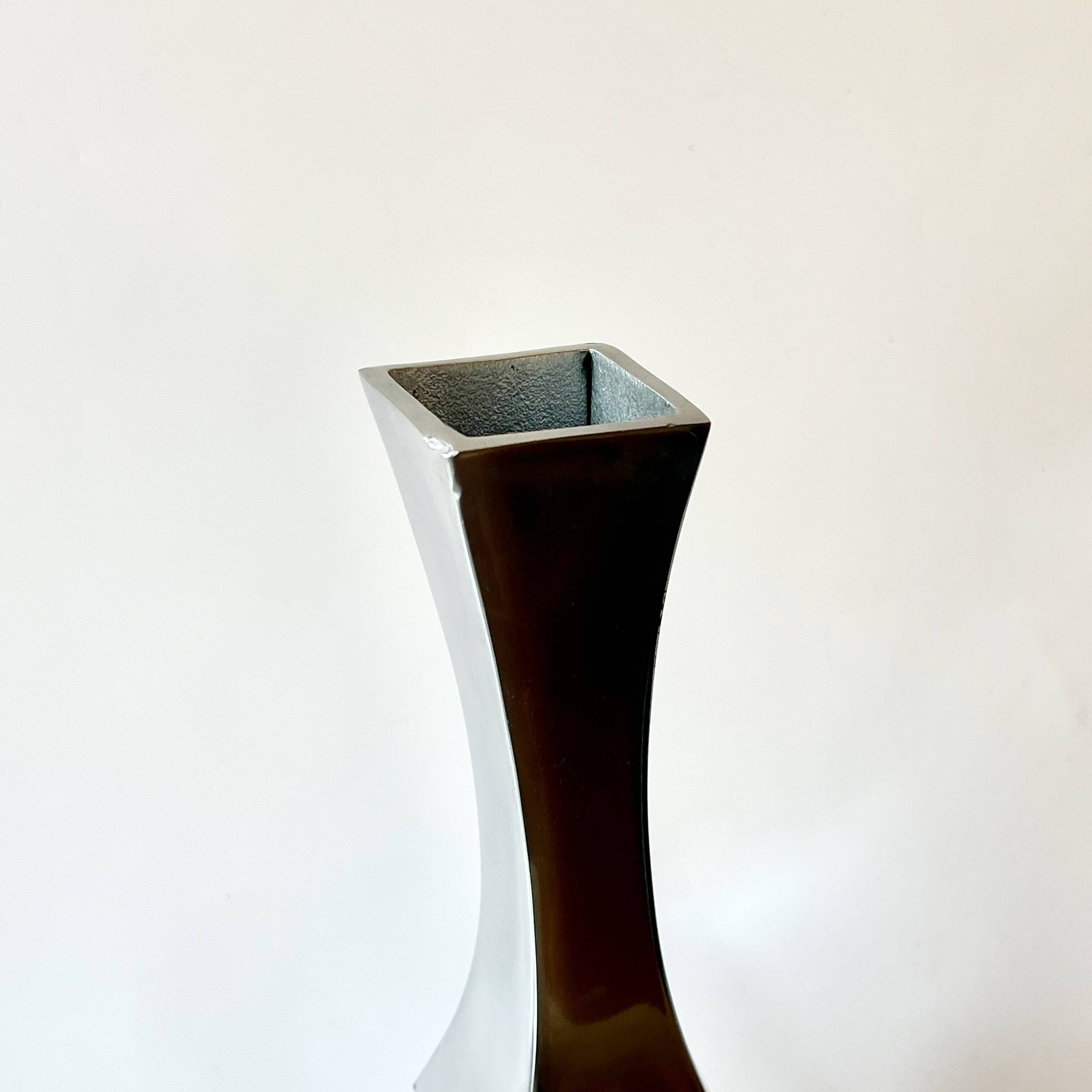 XXL “totem” vase / cast aluminum – 1980s
