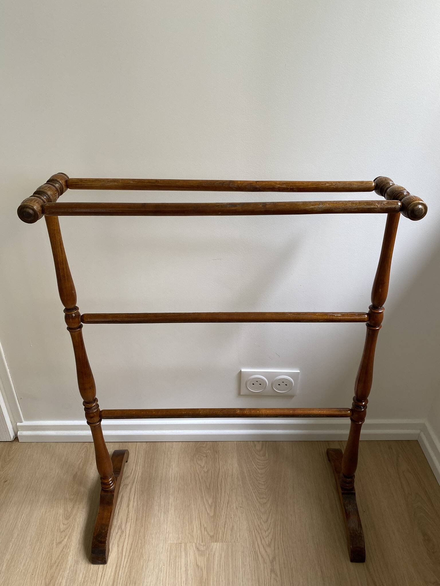 Vintage turned wooden towel rack