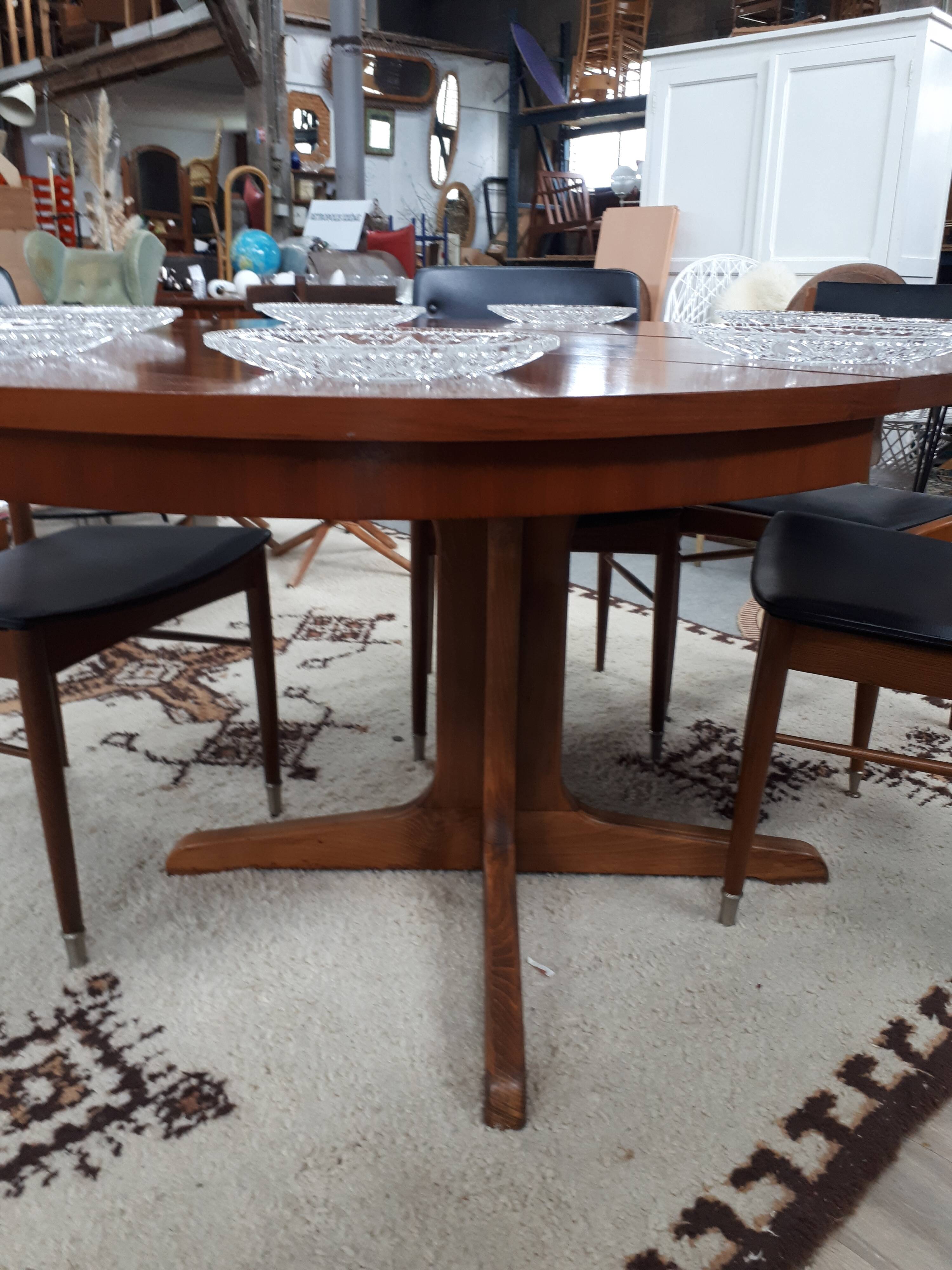Table ronde par Baumann des années 60