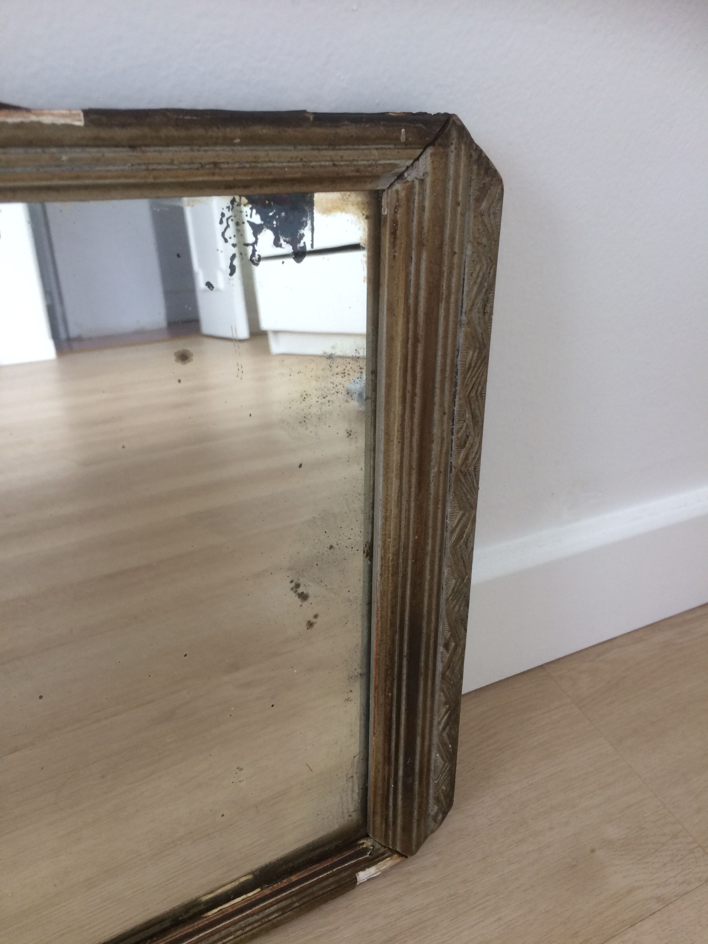 Former mirror in plaster and wood 39x26cm