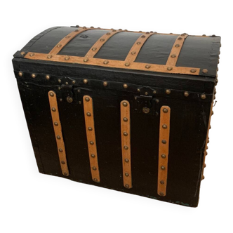 Early 20th century travel trunk