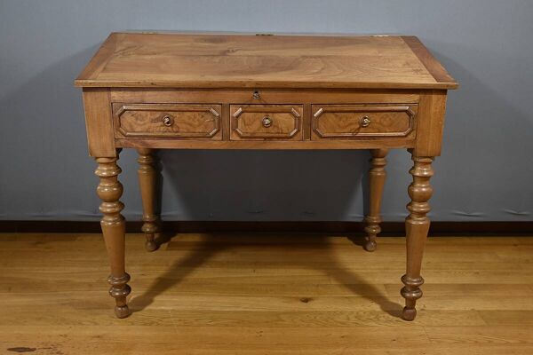 Bureau de Pente en Noyer massif, style Louis-Philippe - 2ème partie XIXe