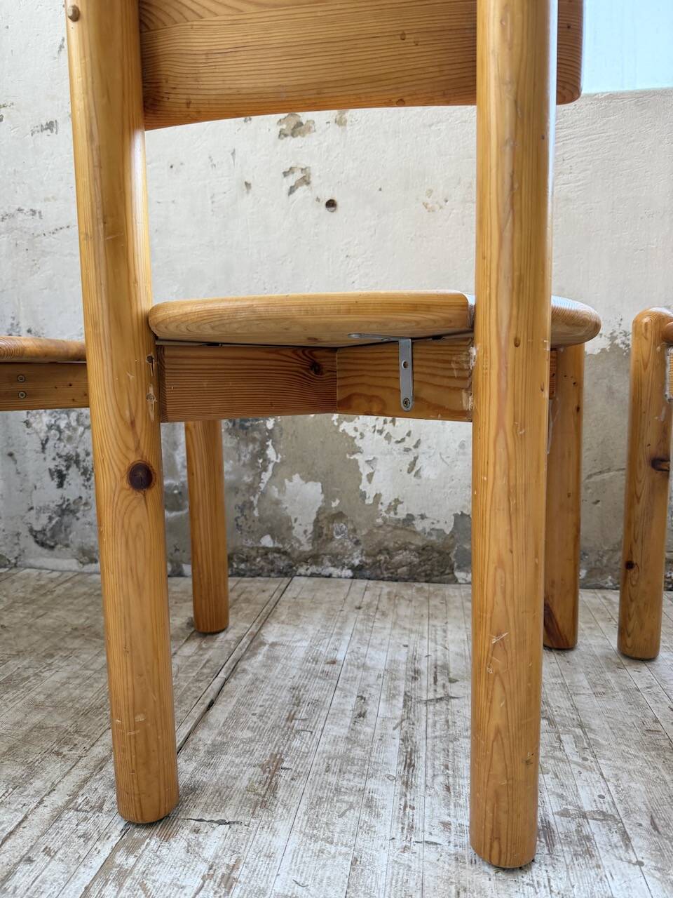 Set of 4 Daumiller pine chairs