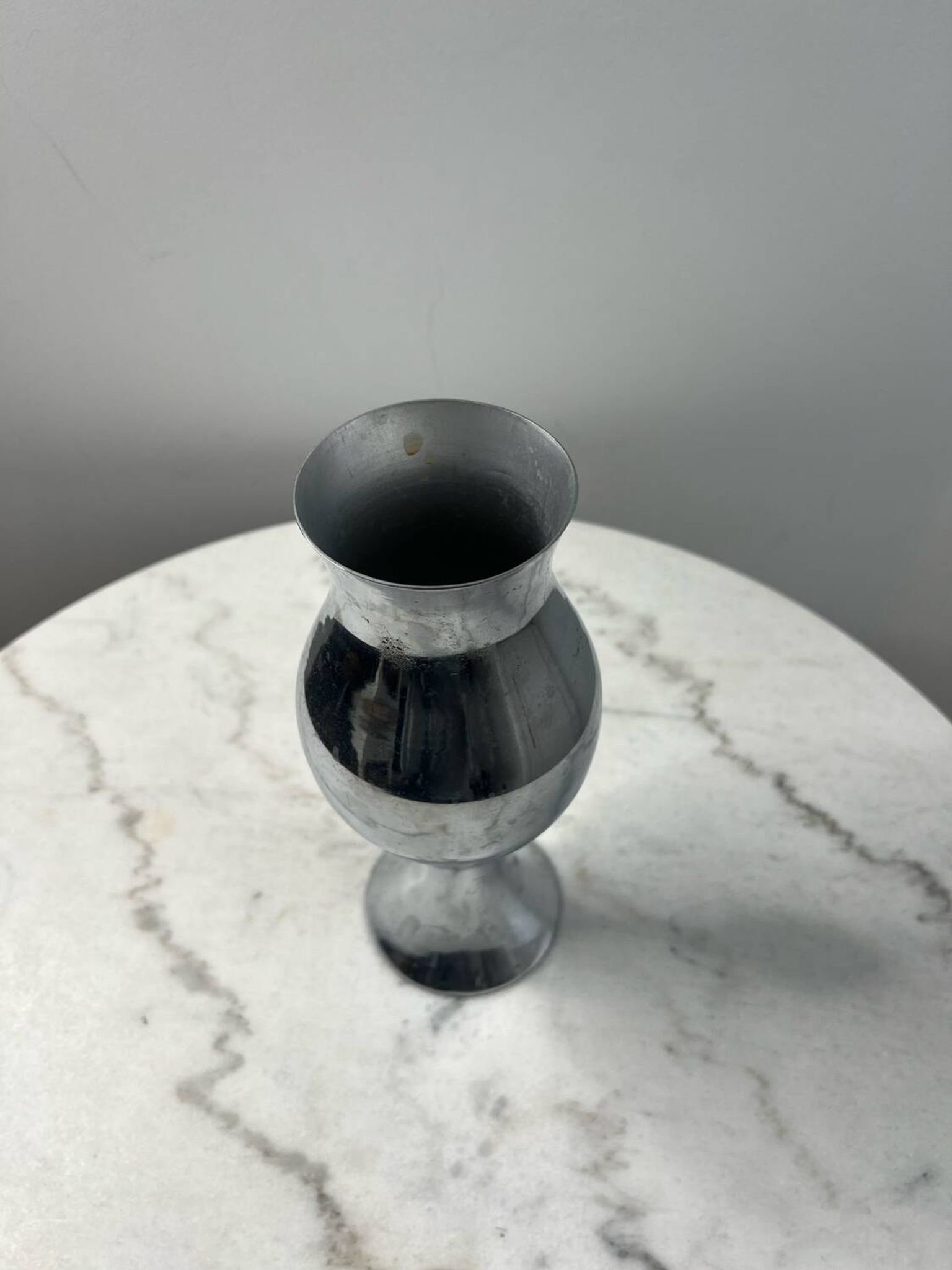 Vase métallique