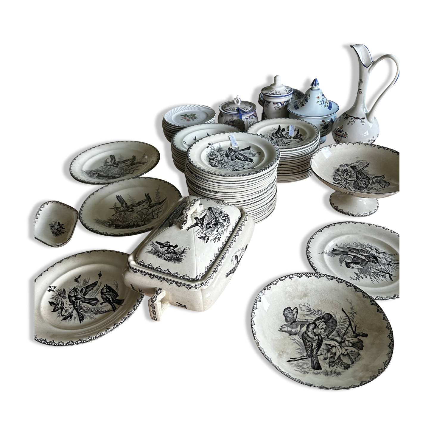 Clairefontaine tableware service, earthenware with bird decoration.