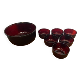 Saladier et 6 bols anciens Arcoroc modèle Sierra en verre moulé rouge
