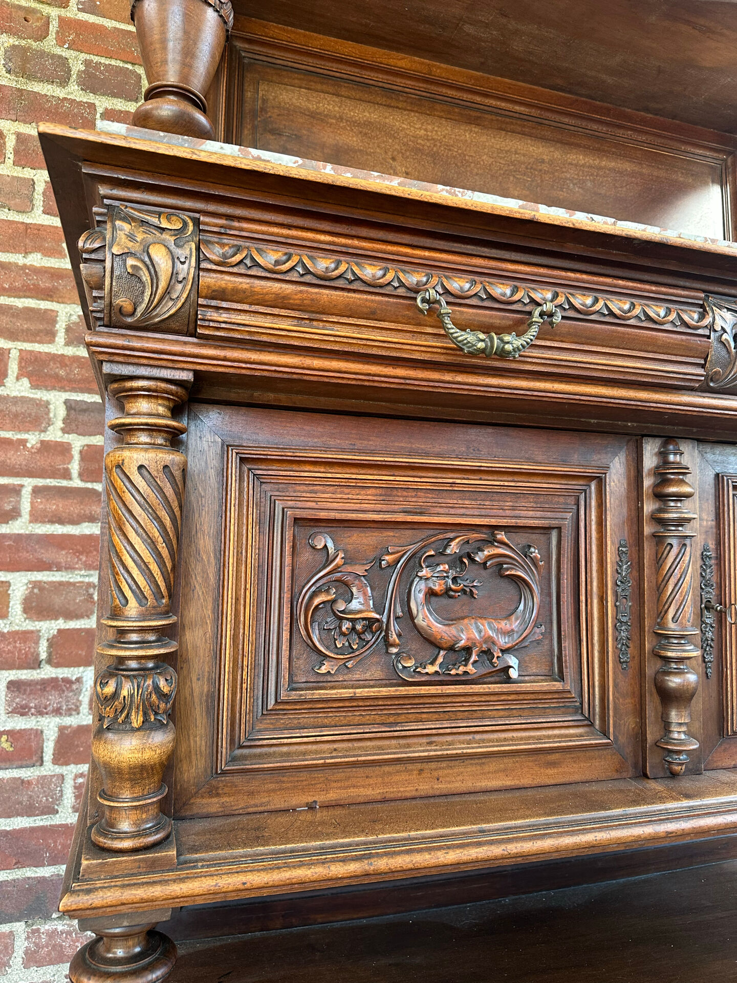Desserte - Buffet ancien en noyer Henri II XIXeme