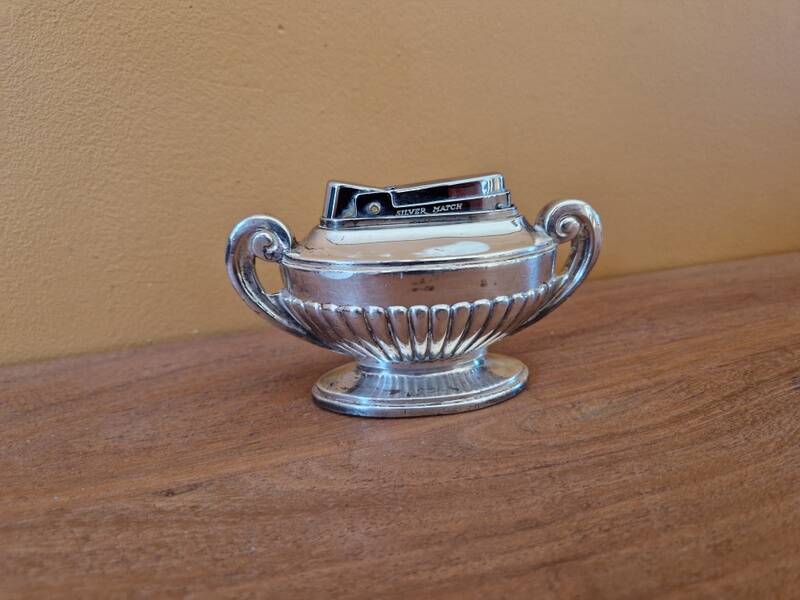 Silver Match table lighter in silver-plated metal with fluted base - Louis XVI