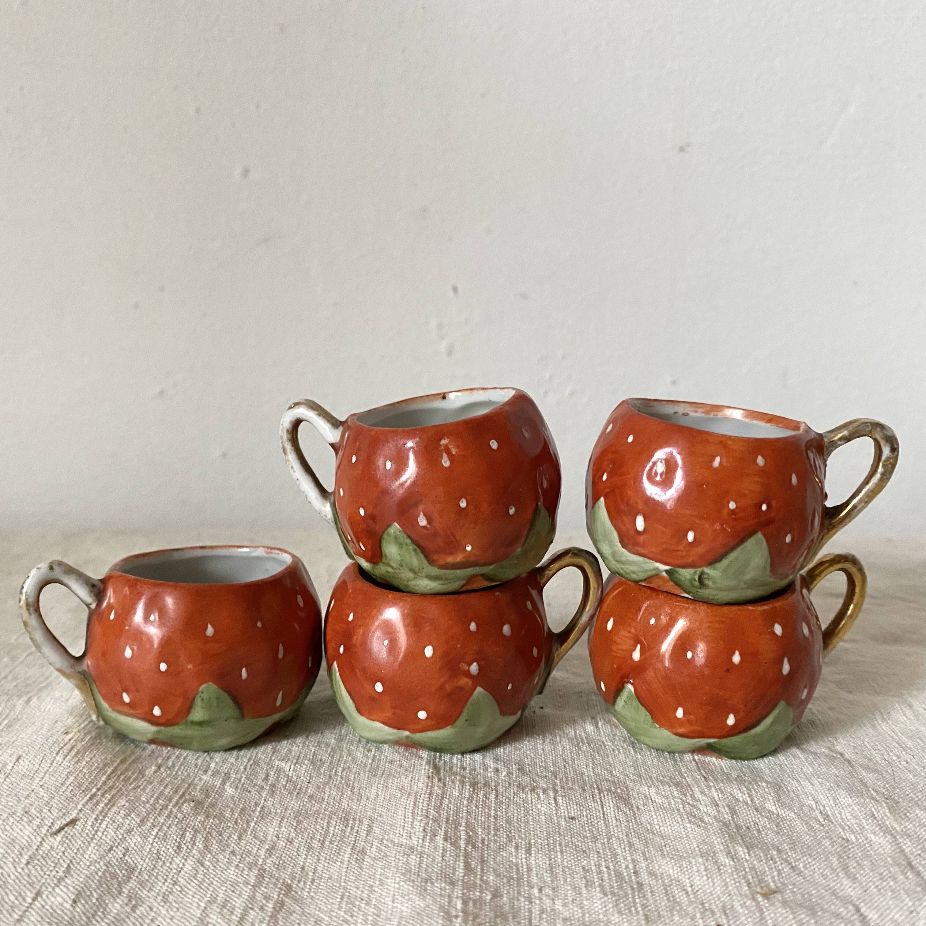 Strawberry liqueur slushie cups