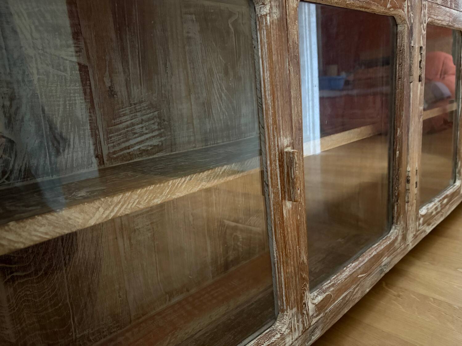 Vitrine ancienne birmane en teck