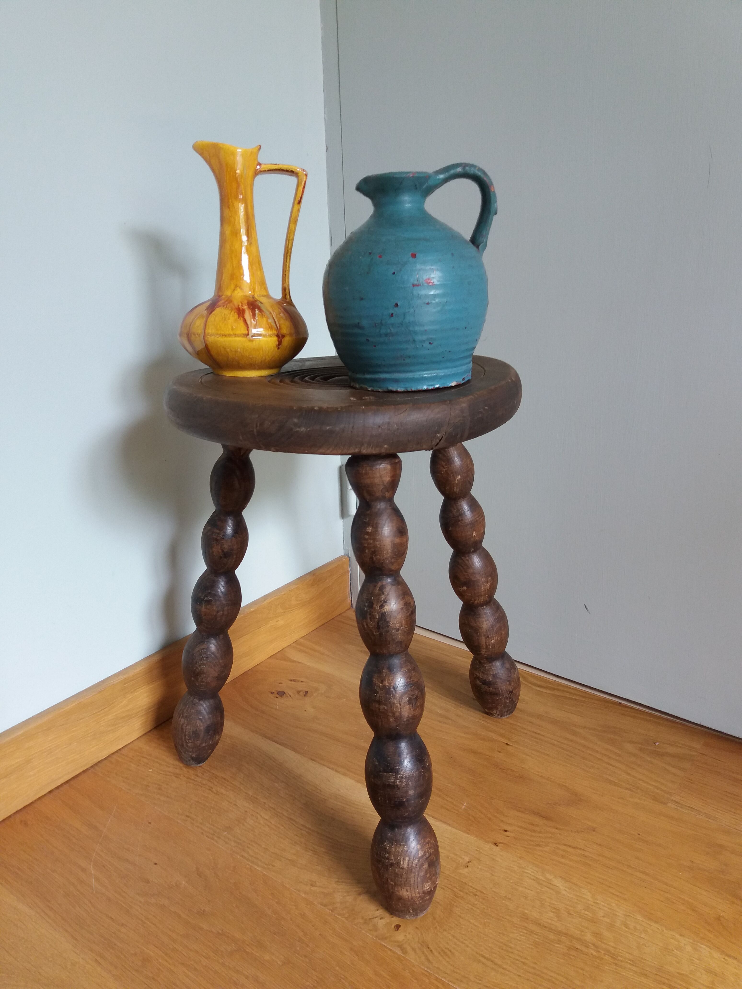 Tripod stool in wood turned coil way