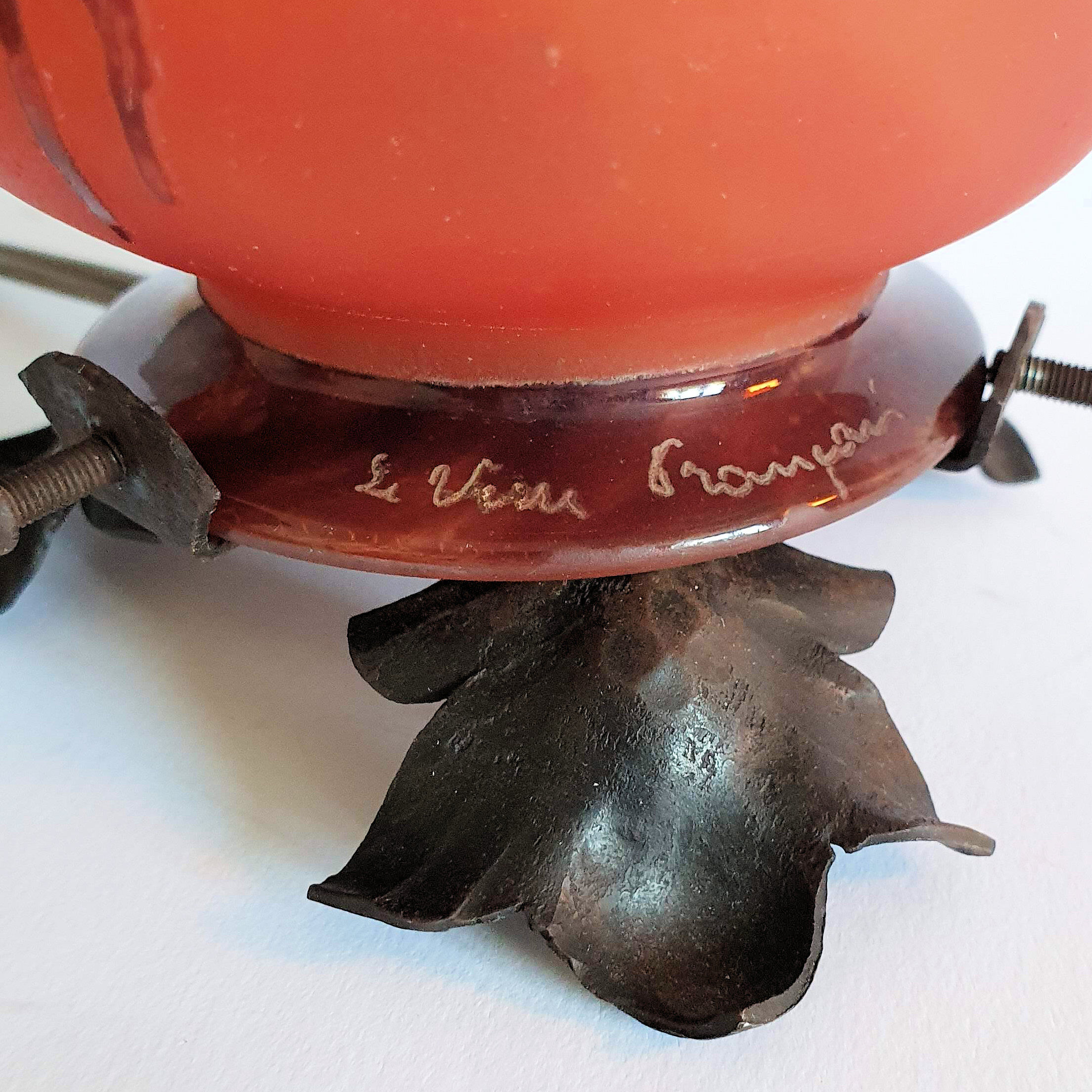 Art Deco night light in glass paste signed Le Verre Français