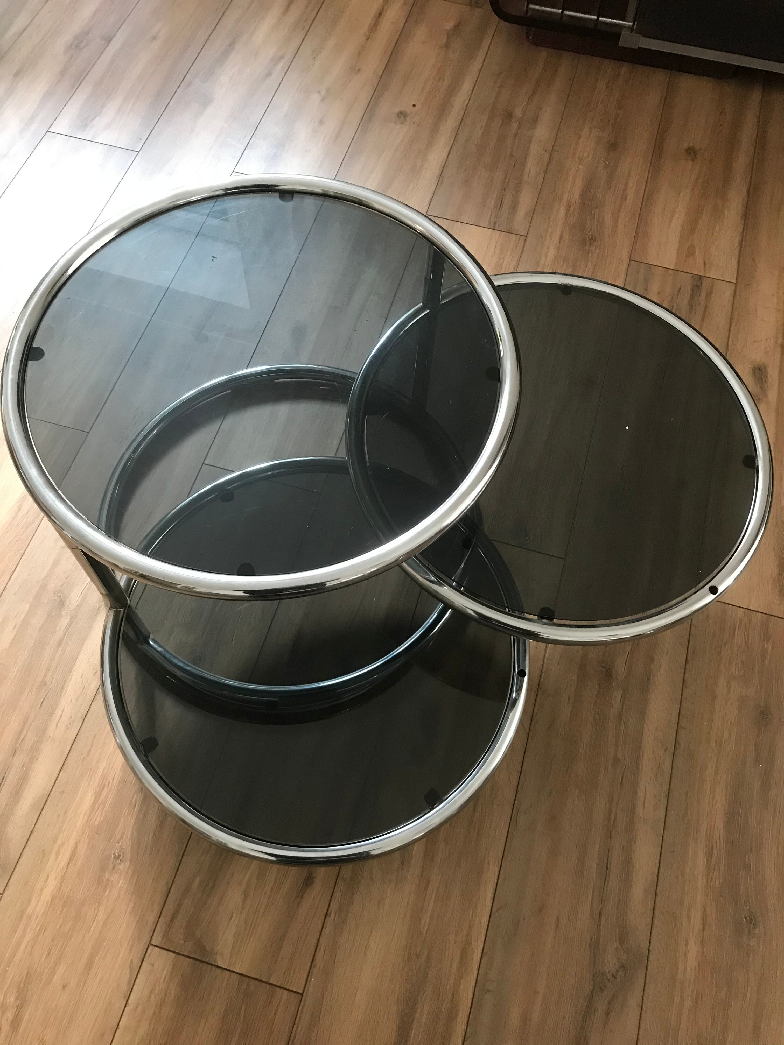 Vintage round coffee table in smoked glass and 3 removable metal trays 1970