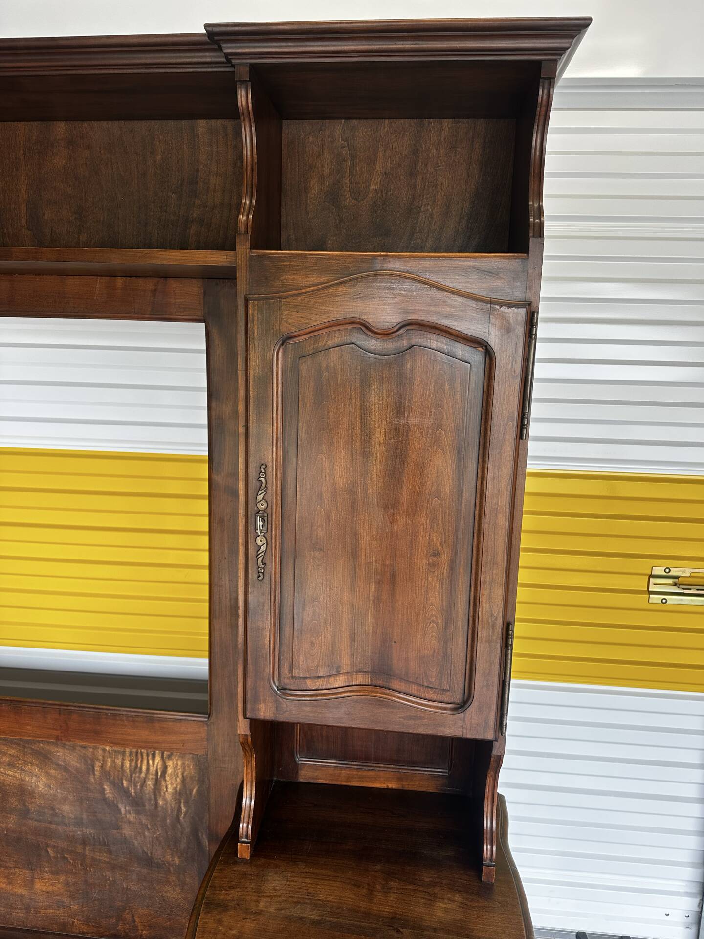 Solid wood bookshelf - French work from the 1950s