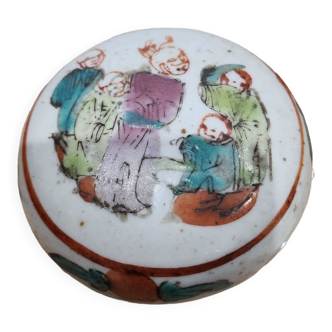 Small chinose porcelain box