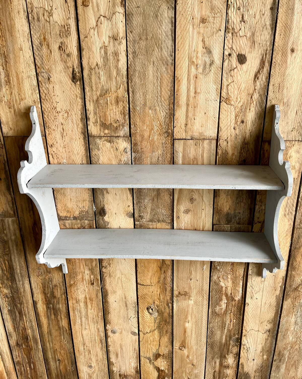Étagère ancienne en bois patiné
