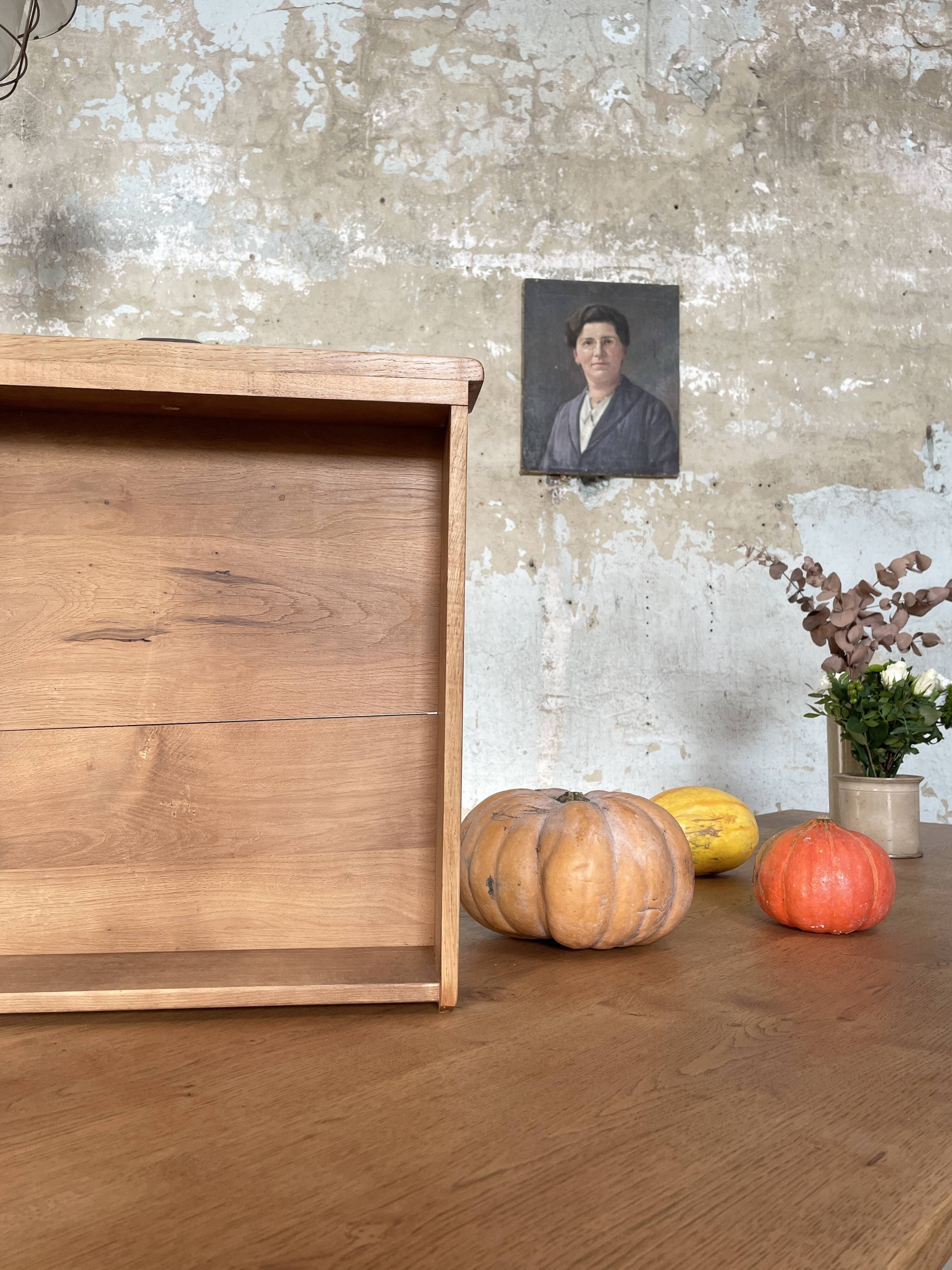 Vintage farmhouse table in solid oak.