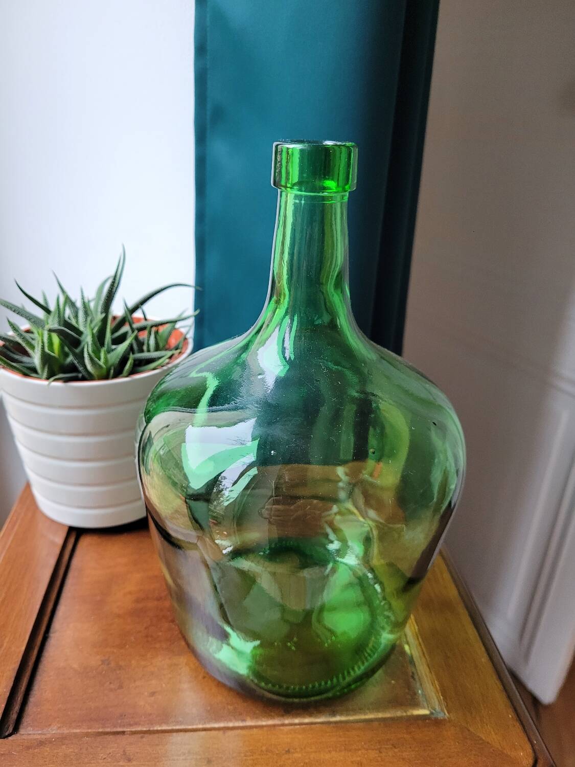 Green demijohn vase