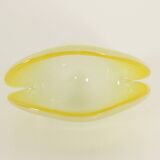 Bowl in the shape of a shell made of pulegoso Murano glass, Italy, 1960s.