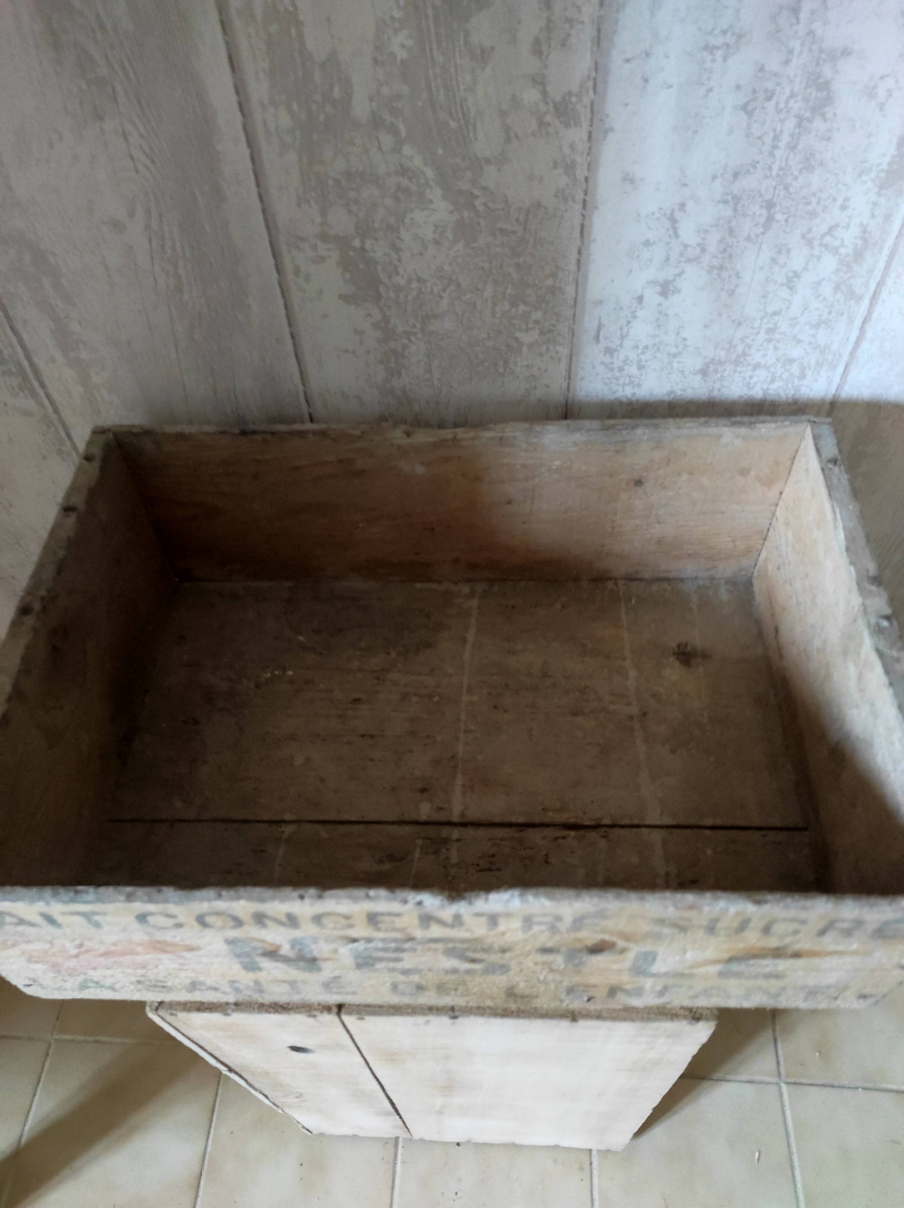 Nestlé Old crate